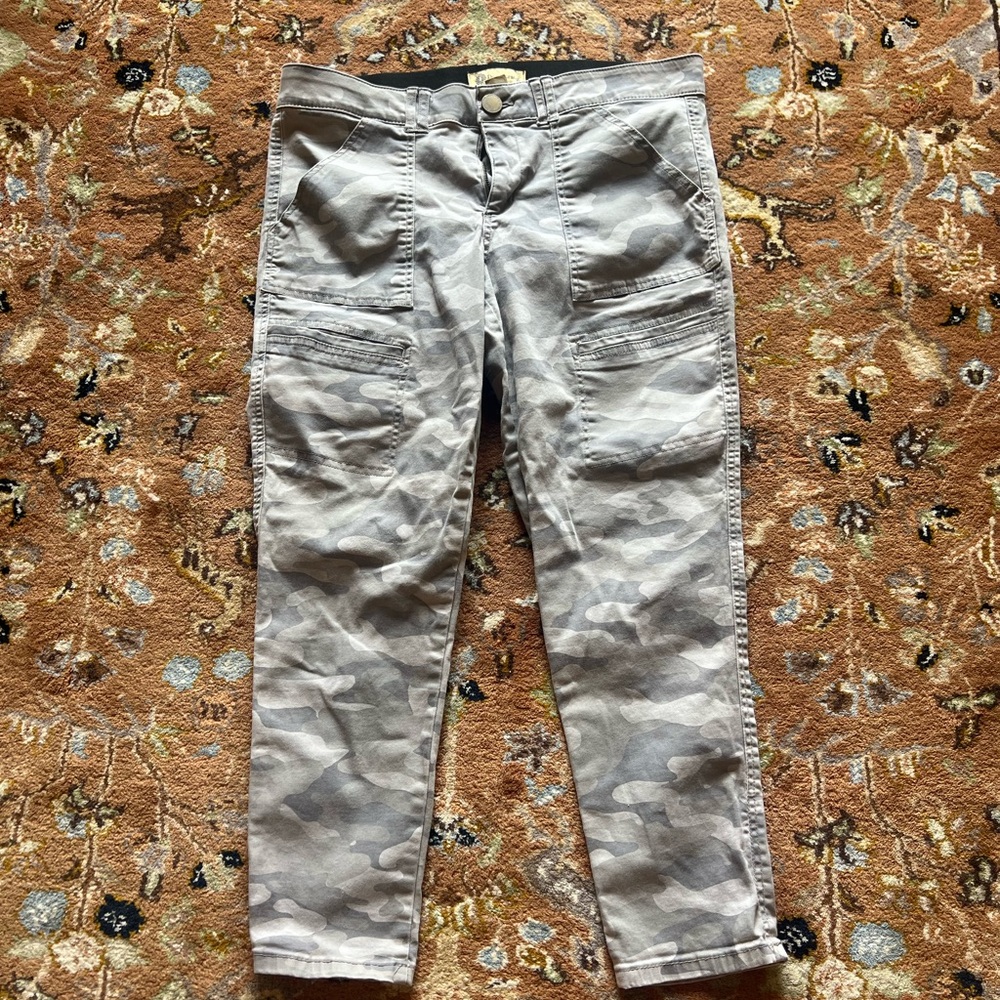 Democracy Gray Ankle Cropped Jeans